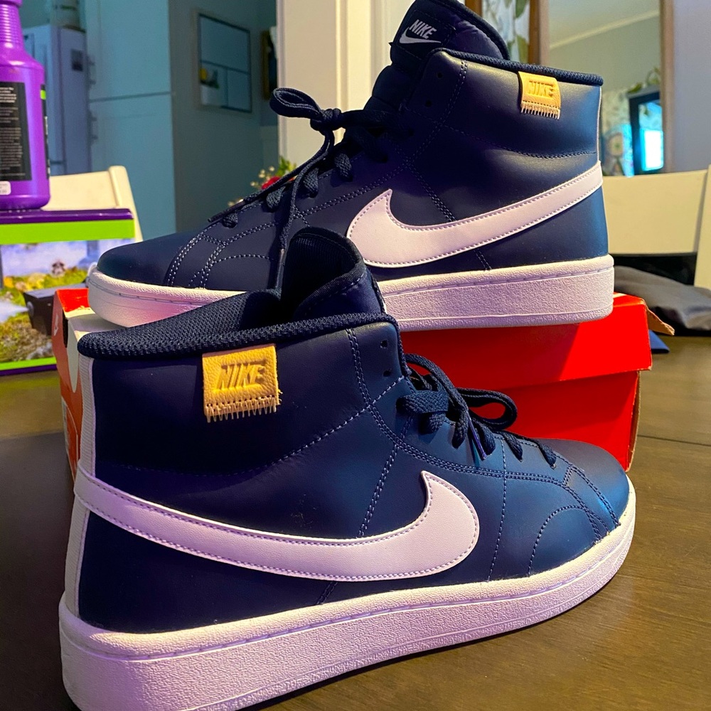 Nike court royal 2 mid